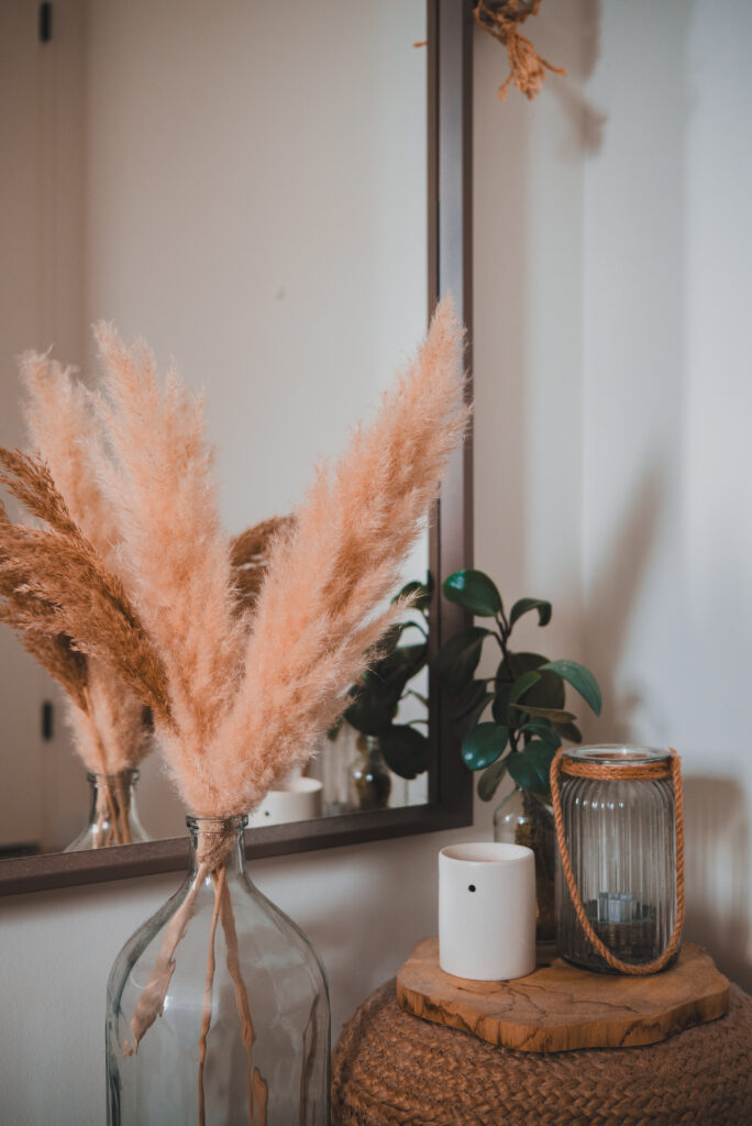 Boho gedecoreerde hoek met speigel