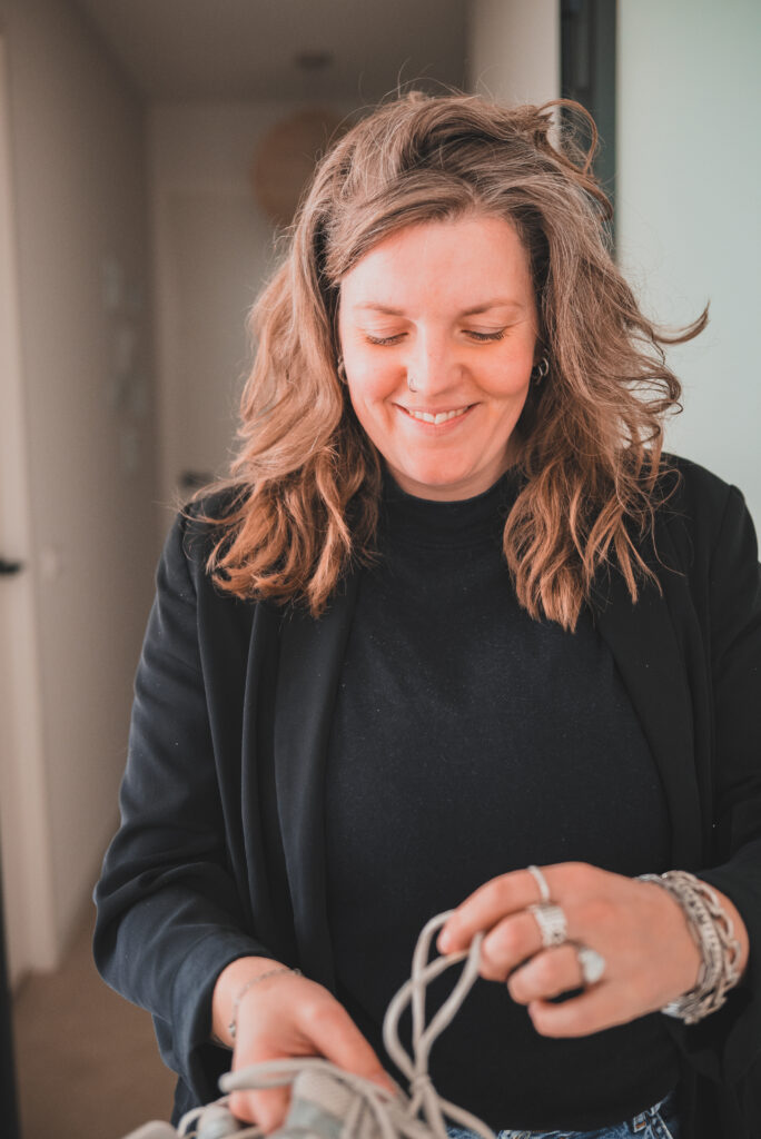 Professional Organizer aan het opruimen